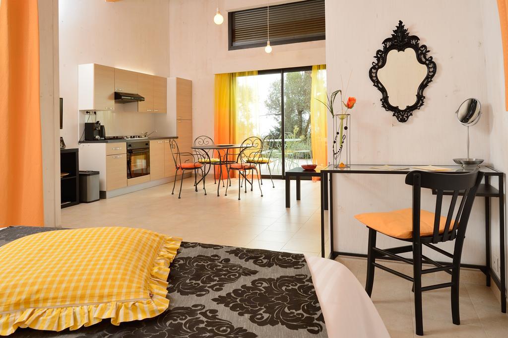 Maison D'Hotes Bleu Azur Tourrettes-sur-Loup Zimmer foto
